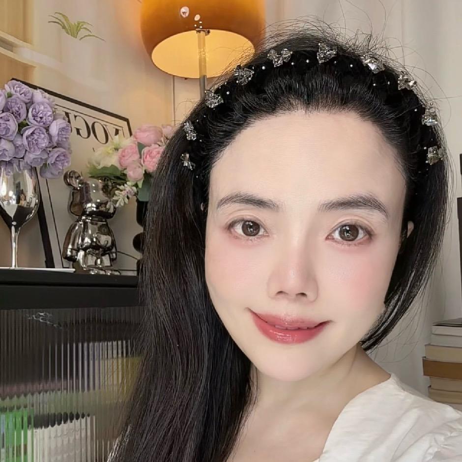 是馨月呀