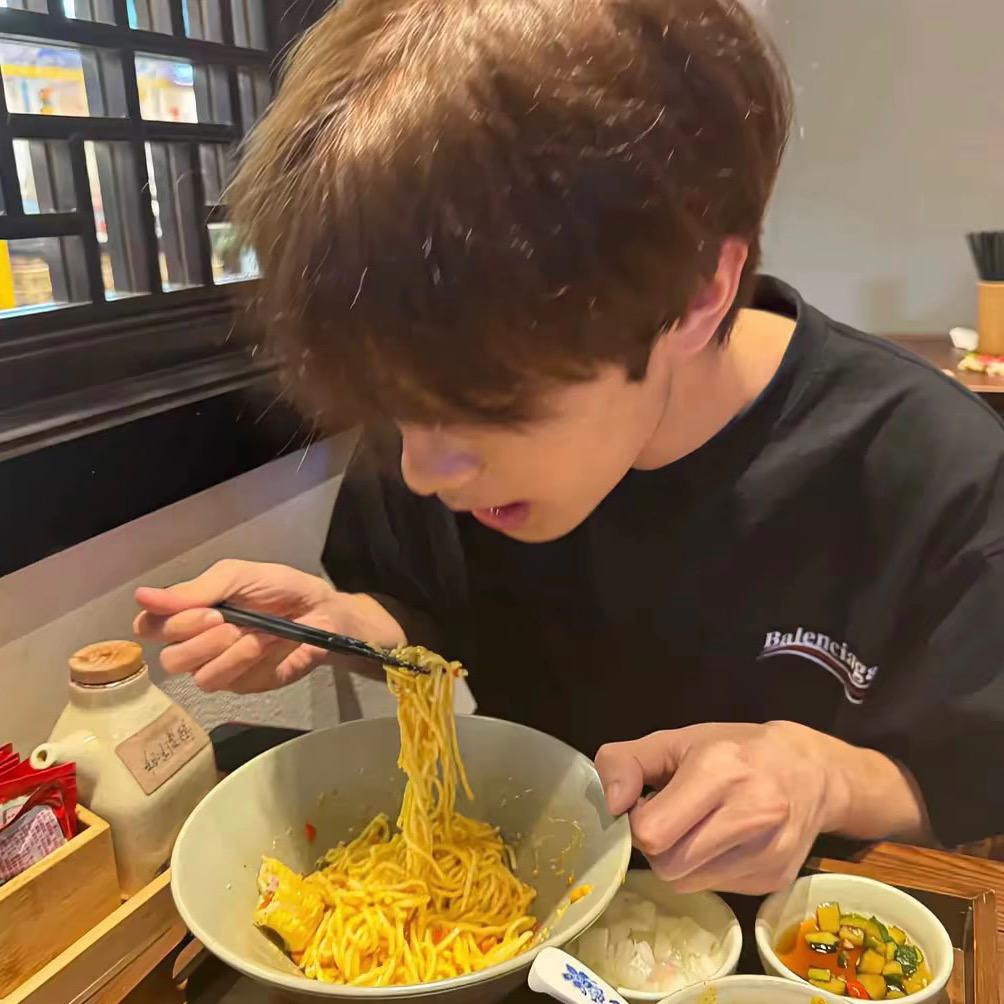 想吃辣椒炒肉盖饭.