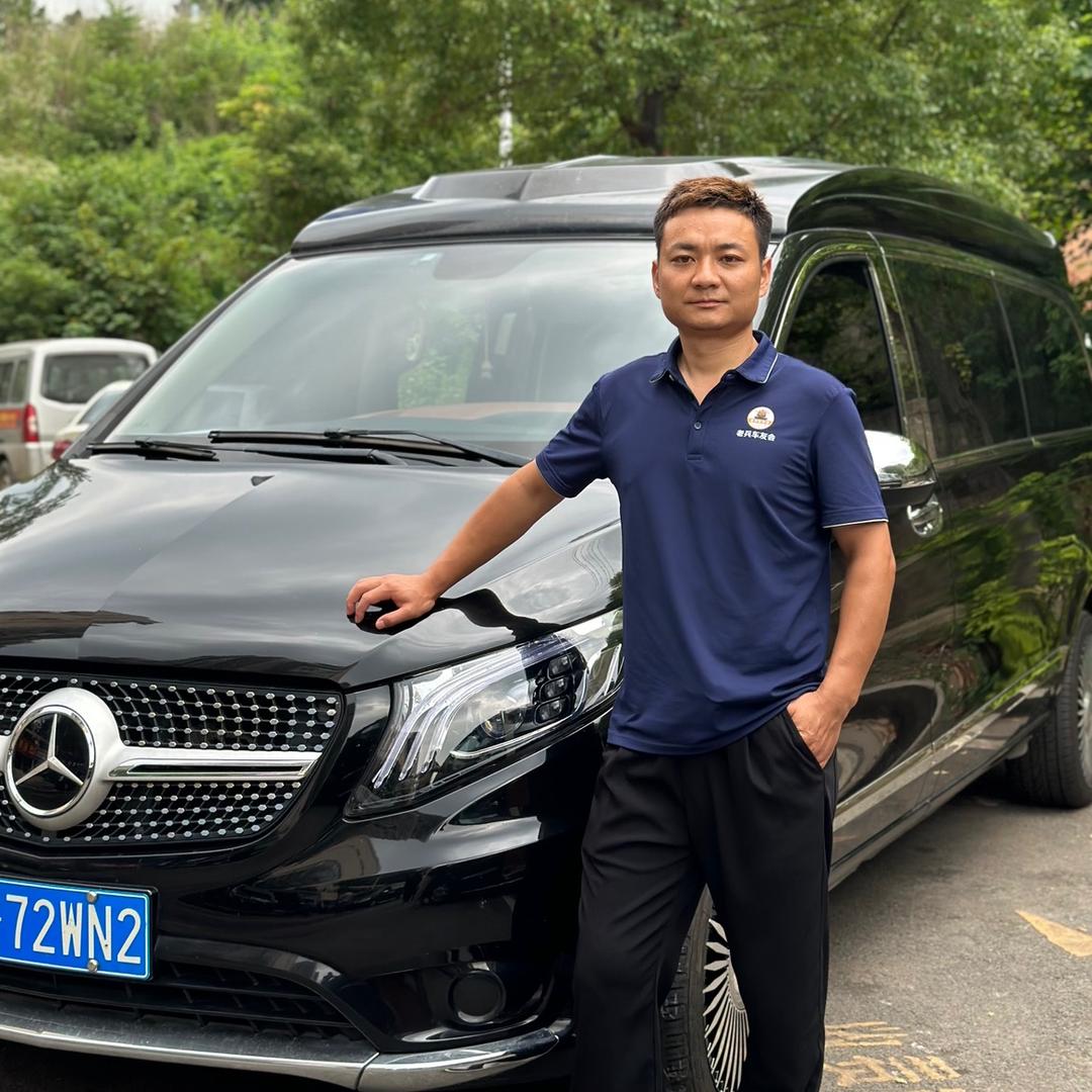 帅哥与车