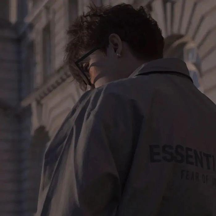 夜里陪她去看海.