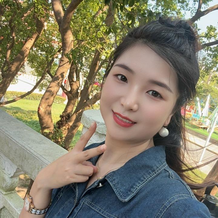小月月(美美的二姑姐)