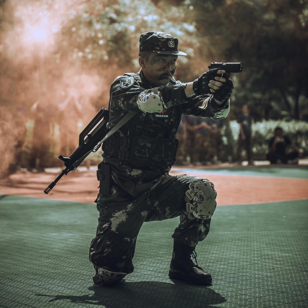 幼儿园抢饭的吴教官