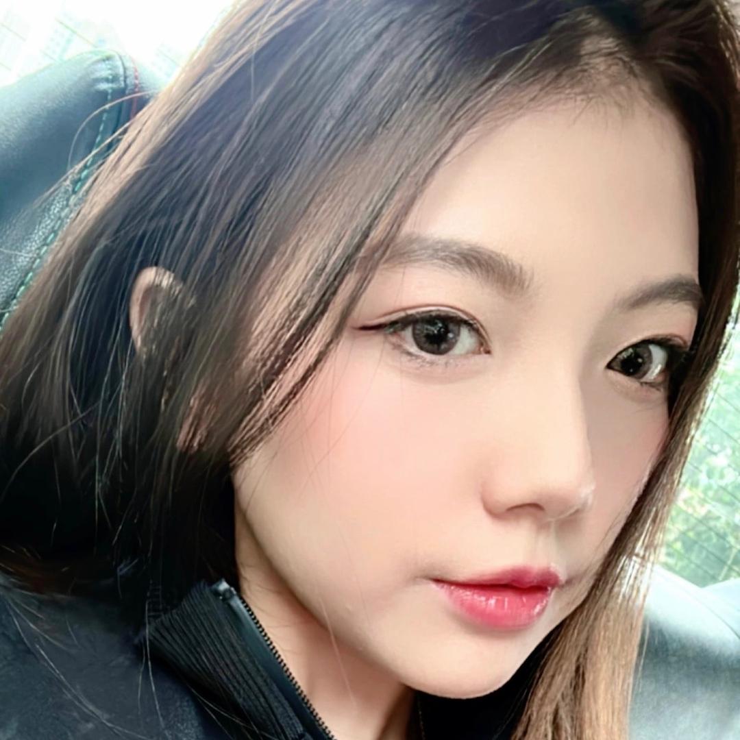 美 女