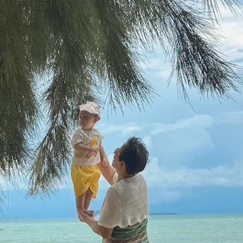 姥姥照顾外孙小石头