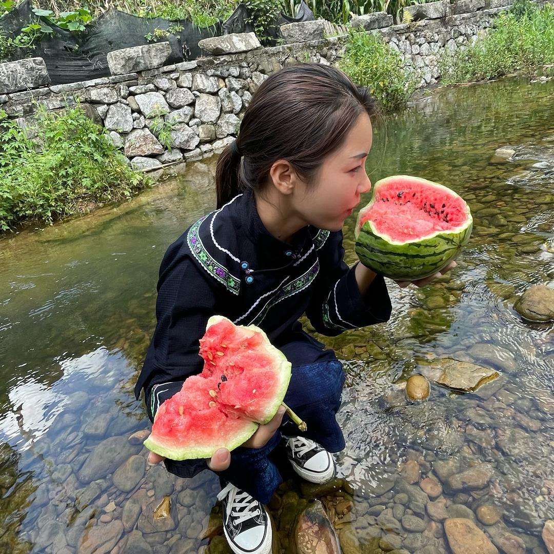 少数民族服饰花
