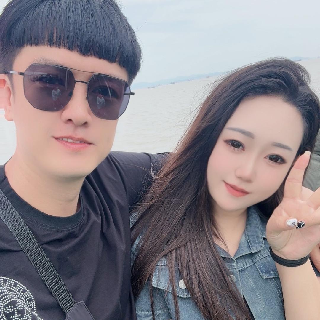 小两口大码服装店朋友圈