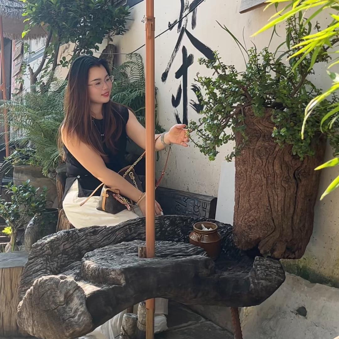 瑞丽东鹏瓷砖段璐璐