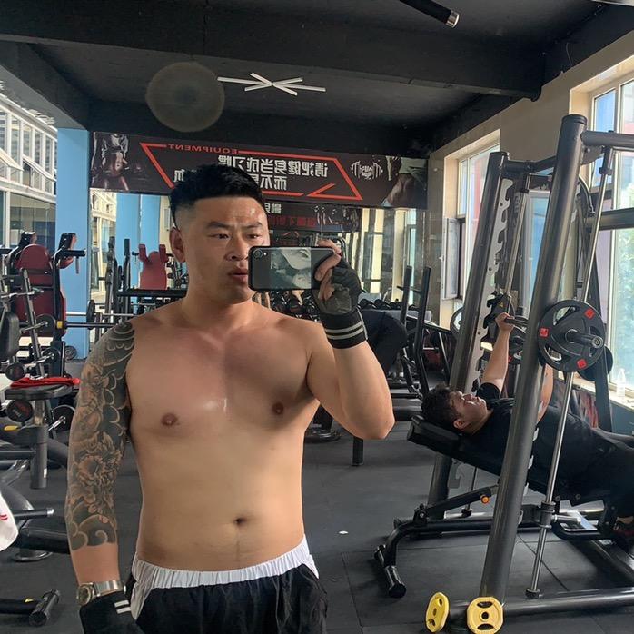 乂啊文灬头像