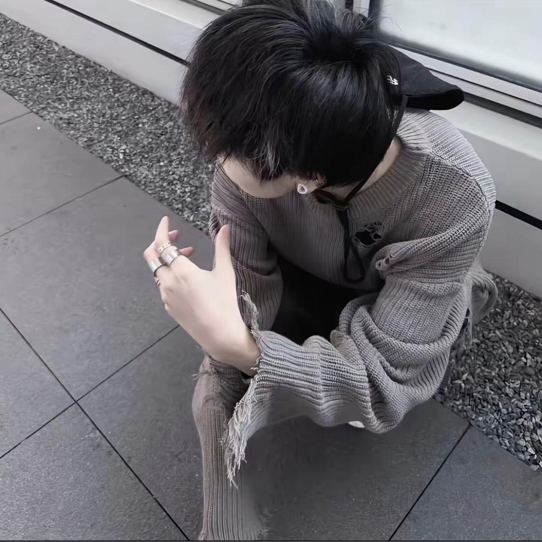 總是假裝不在意