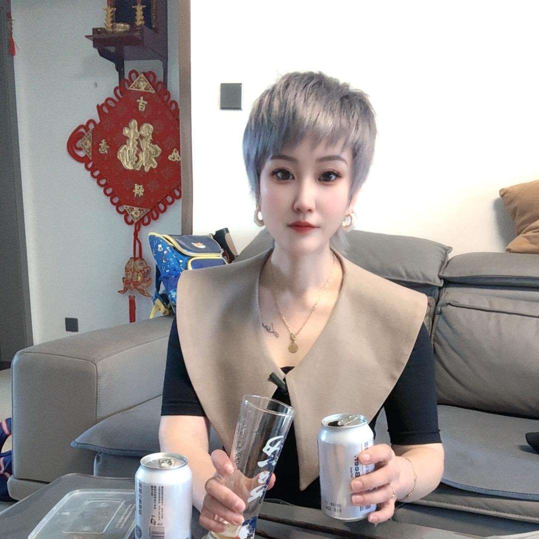 荣成张馨艺