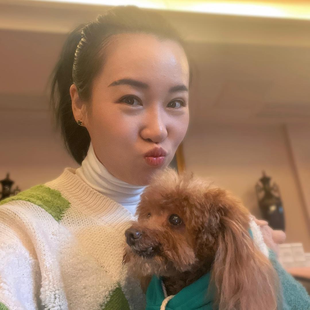 香港保女士（九华山人！信仰佛结善缘）