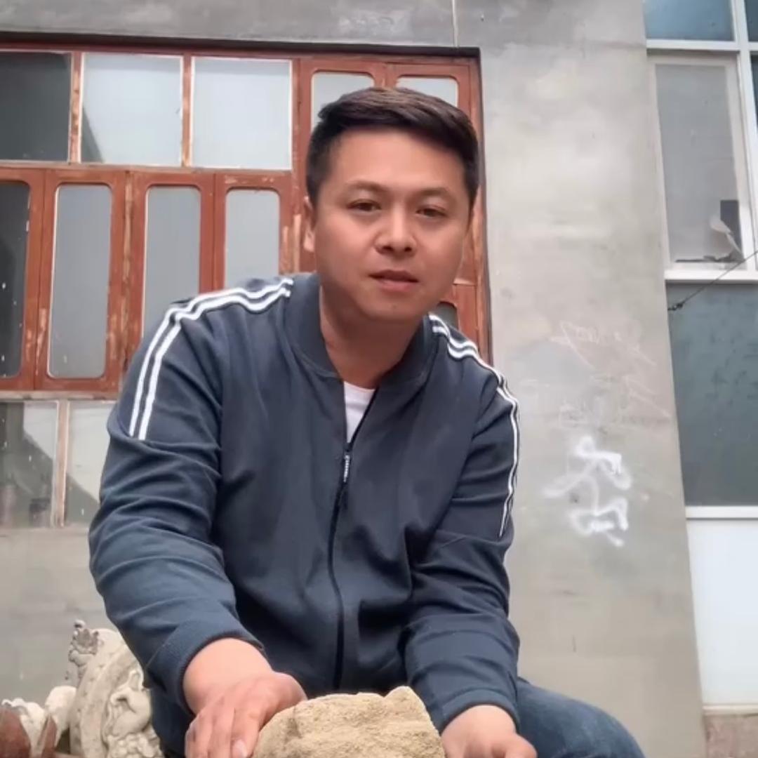 金秋古石雕
