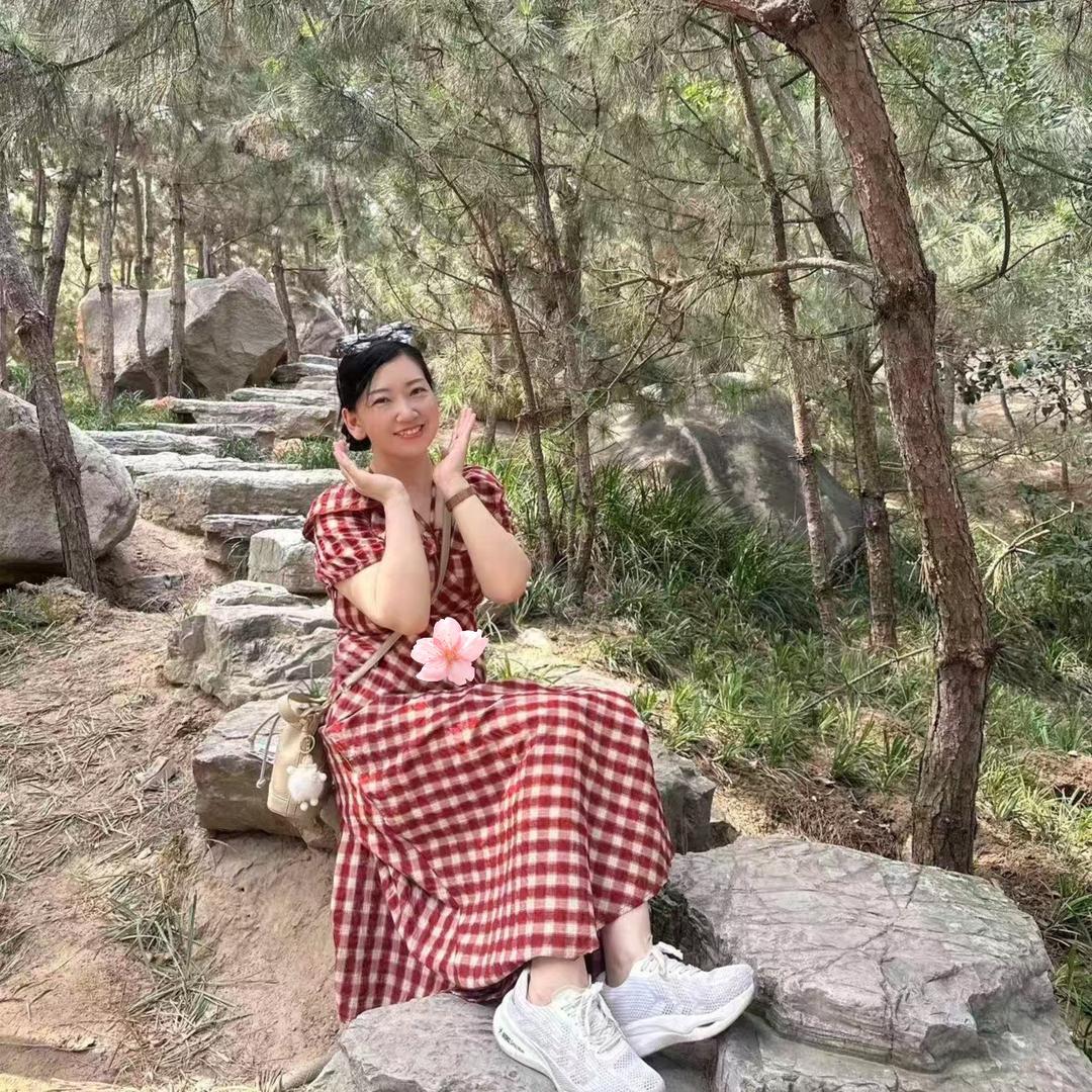 莉莉@