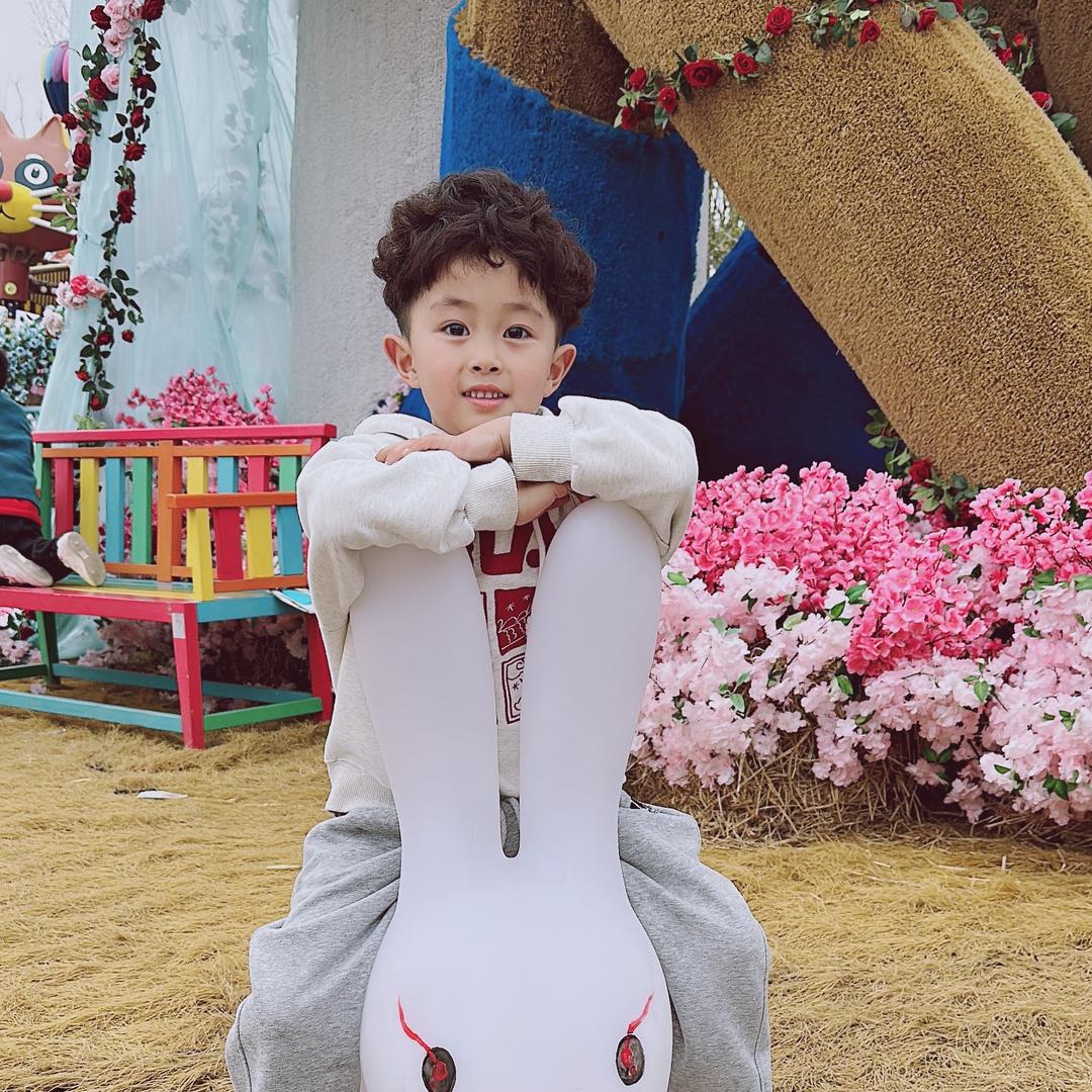 轮滑男孩~~~瑞瑞