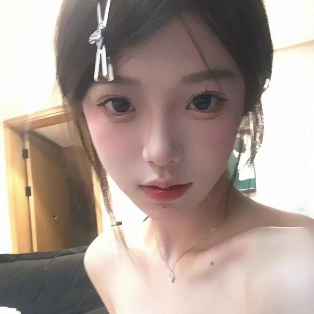 一碗加了鸡蛋火腿酸豆角的蛋炒饭