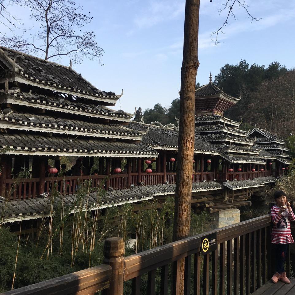 圆圆满满绿装服饰