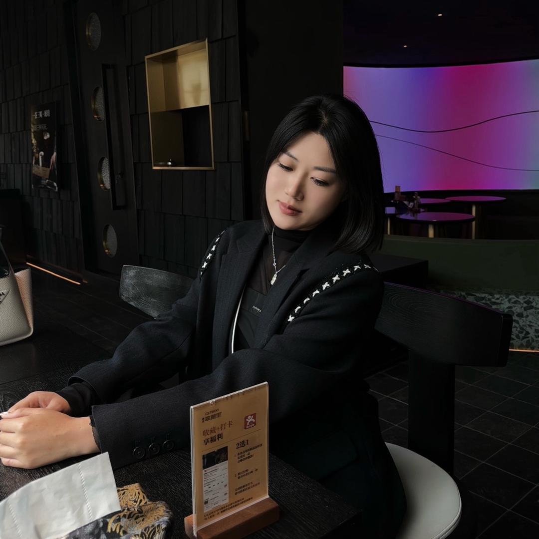 一个普通靓女