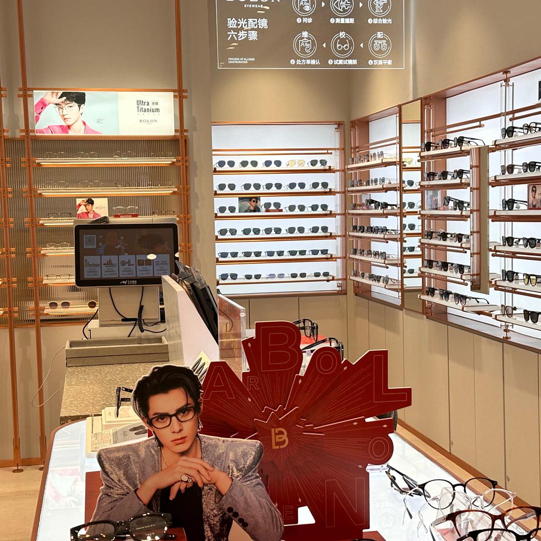 暴龙眼镜柜姐-小雅