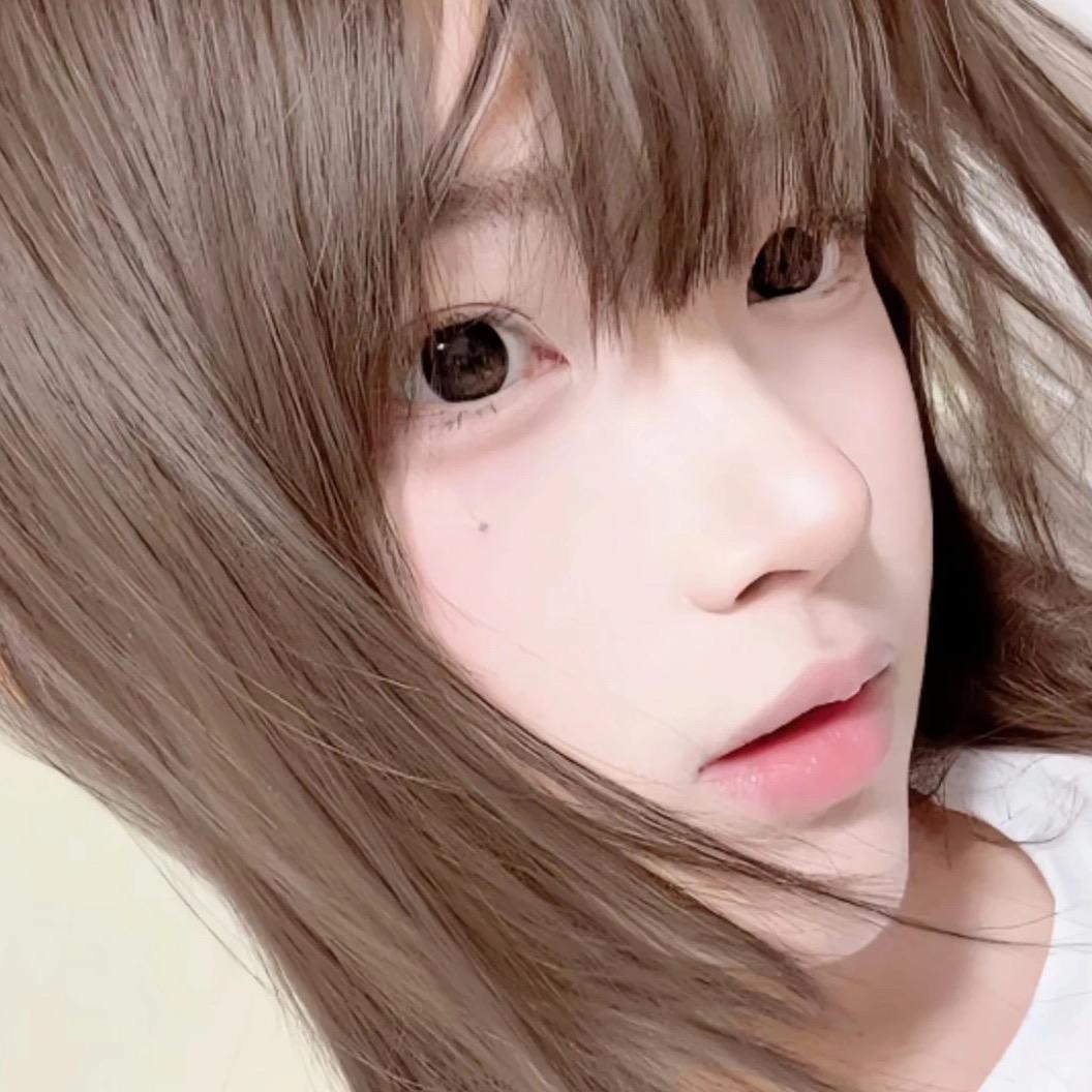 小E