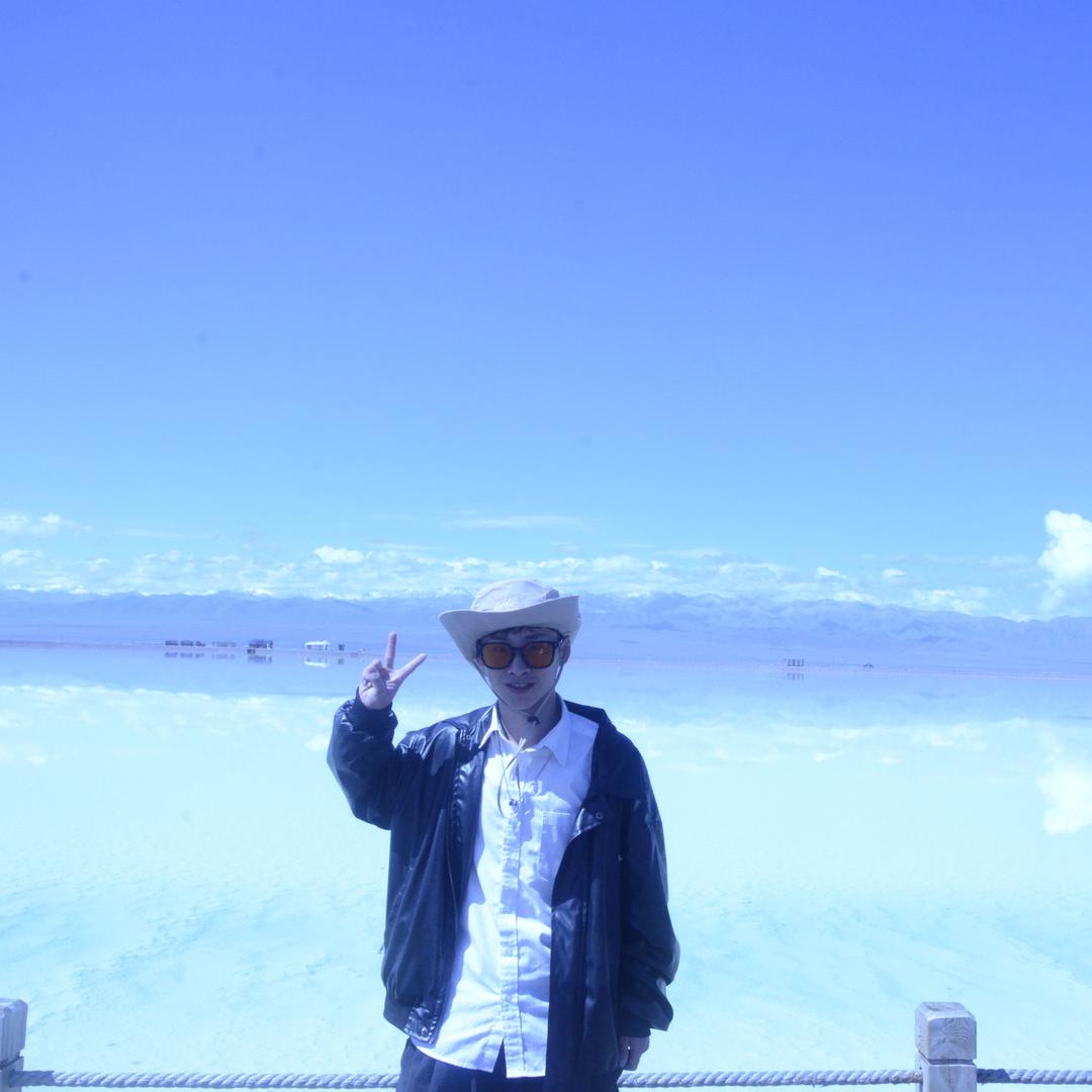 00后大学生在重庆做二手车