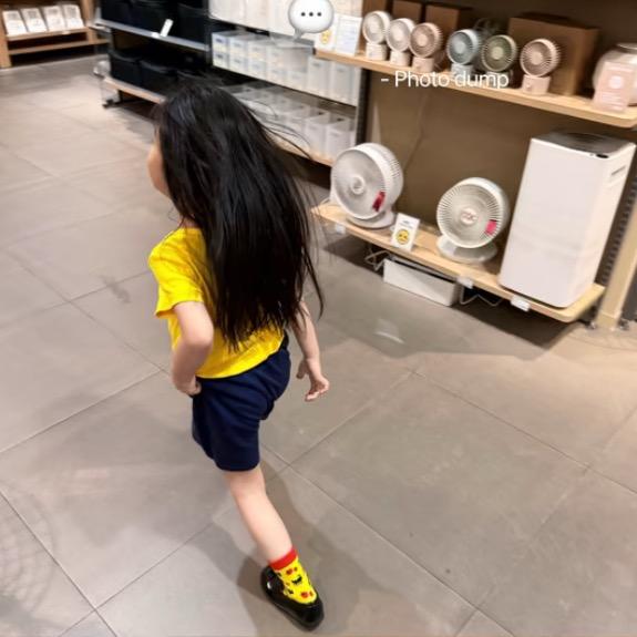 M、