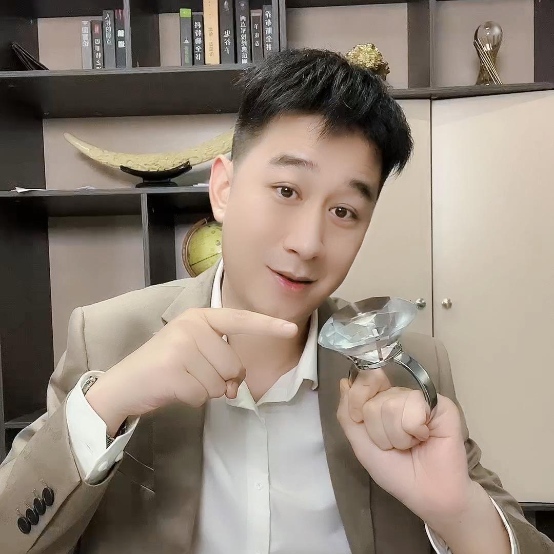 武汉彡人行商务咨询(周周)