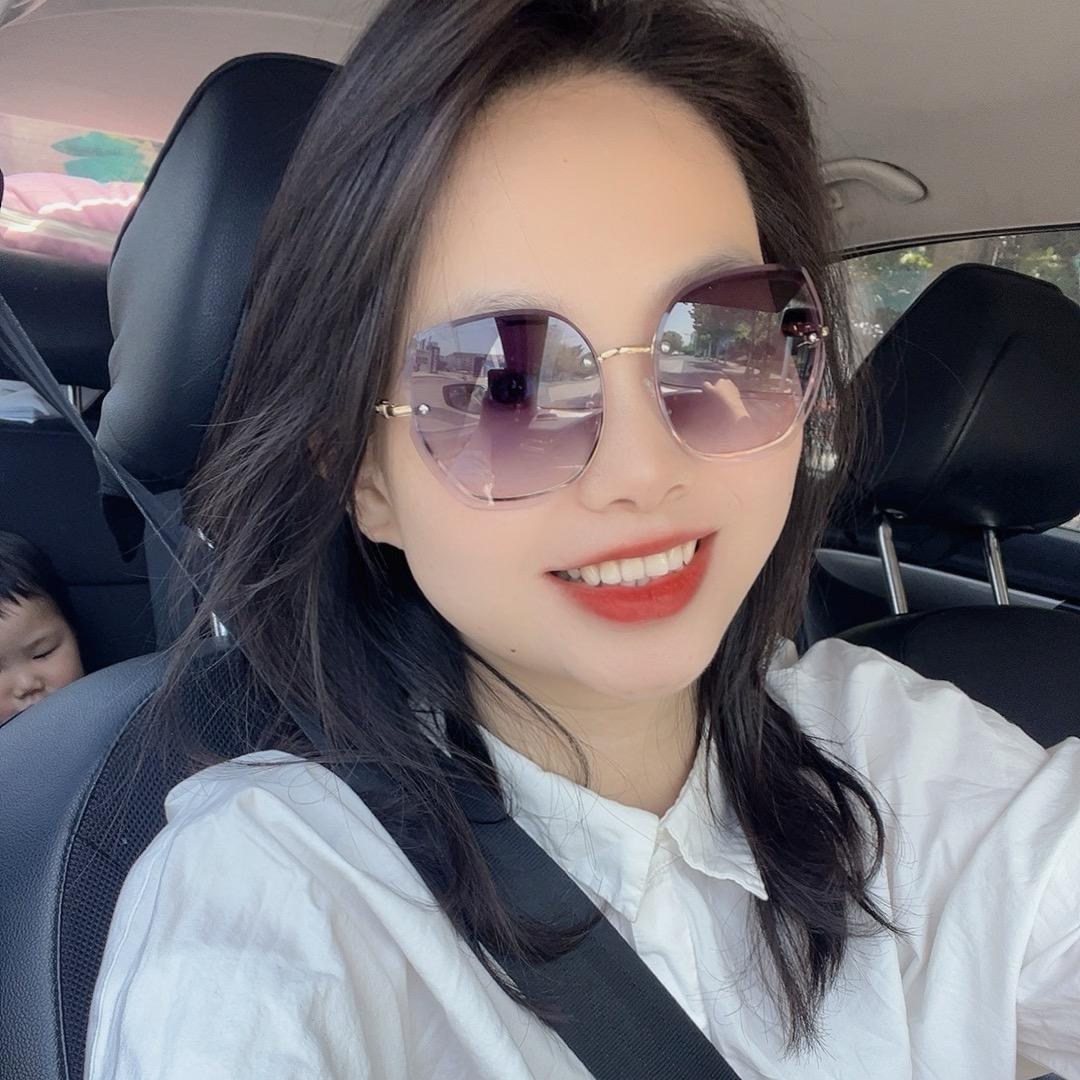 李小婷（穿搭日记）