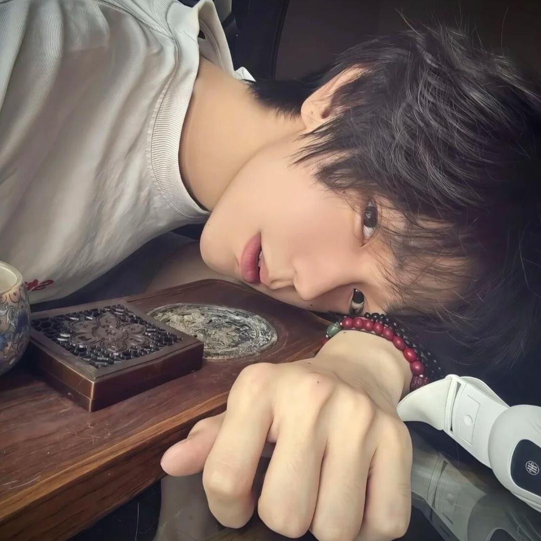 小冰     ㅤ  ㅤ