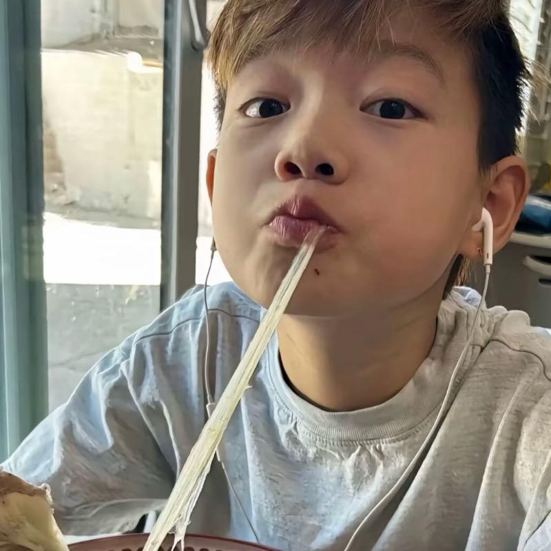 自卑的灰太狼