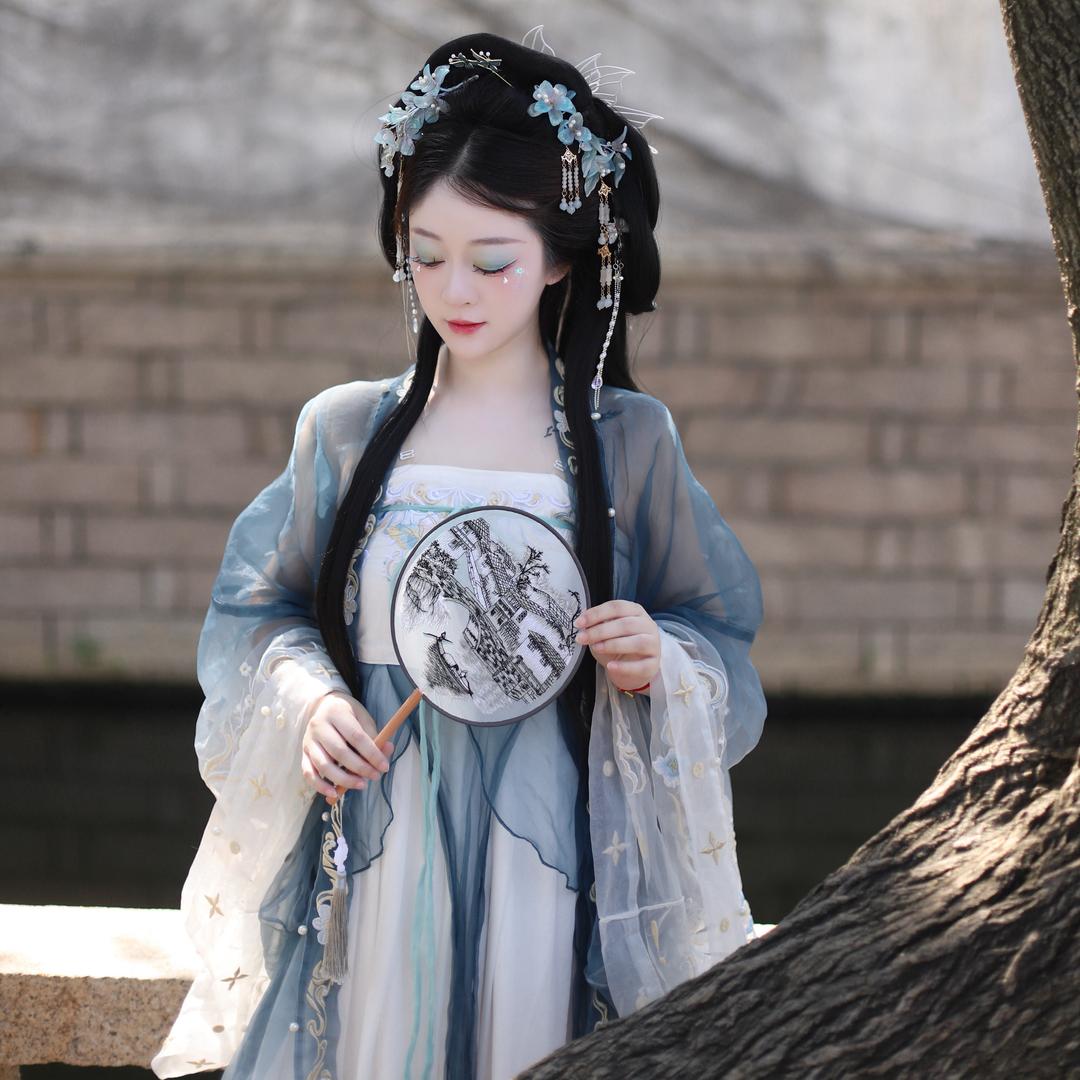 是只困屁熊🧸ྀི