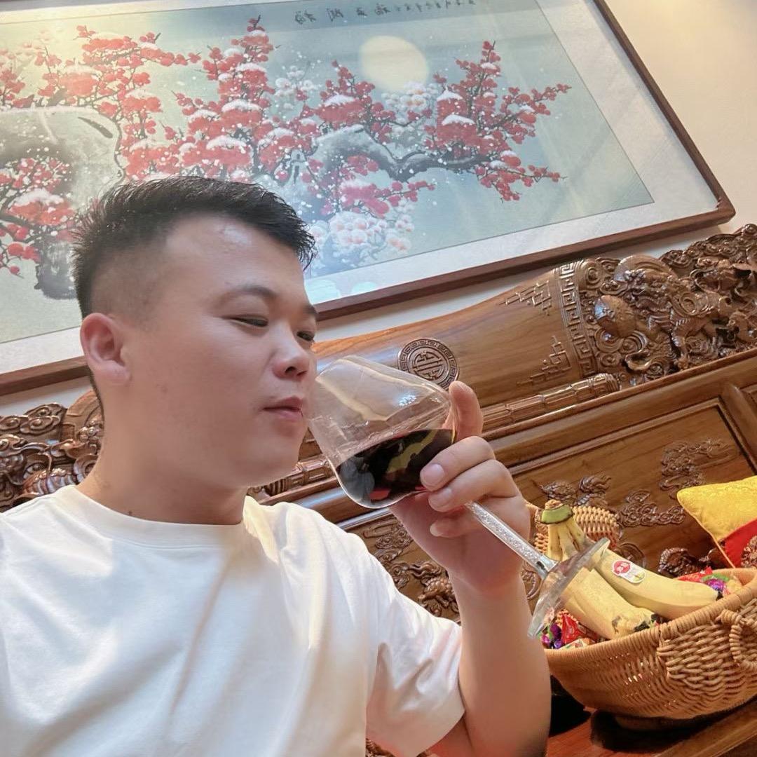 三 少