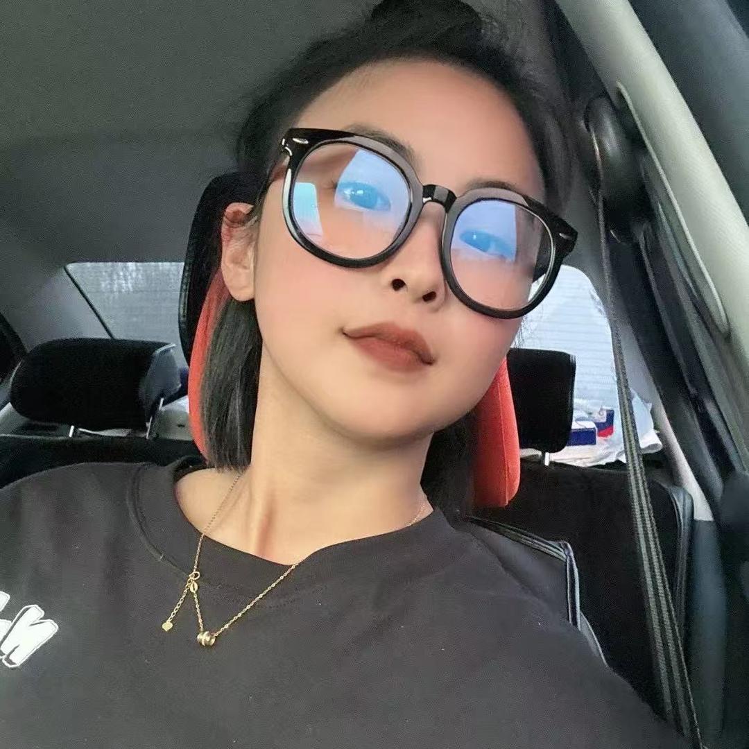 东北老妹儿观赏鱼