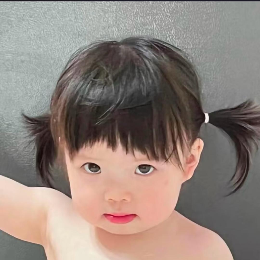 像一棵树栽在溪水旁