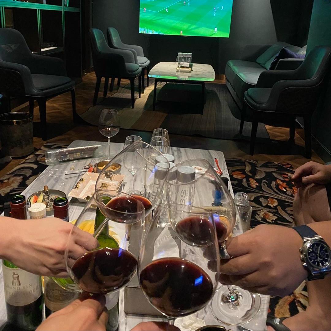 狂欢前最后的EMO