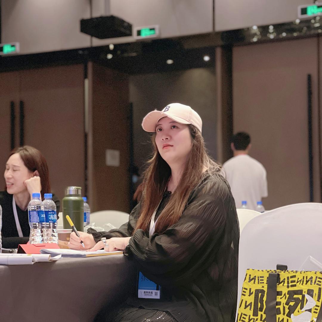 沙漏店薇姐/VIVINOLA精品女装店