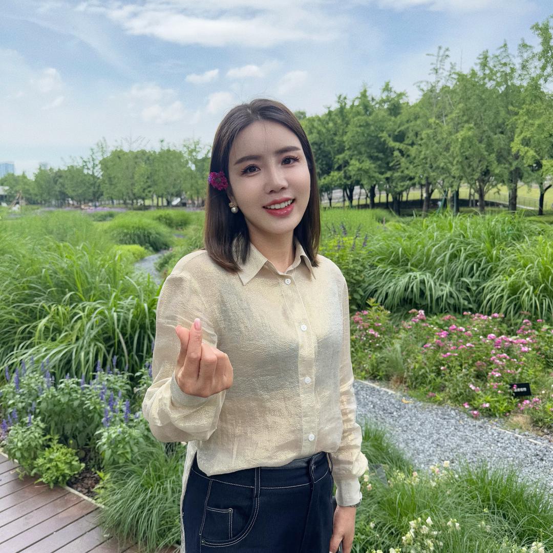 娇颜白白肌静姐