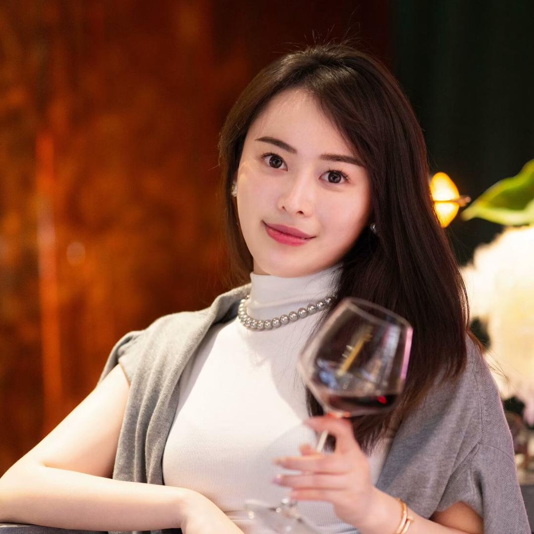 美波婷董事长助理_