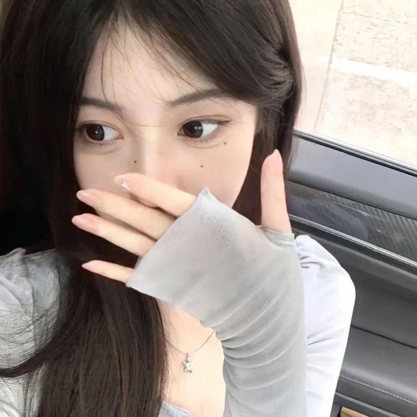 你压我头发了
