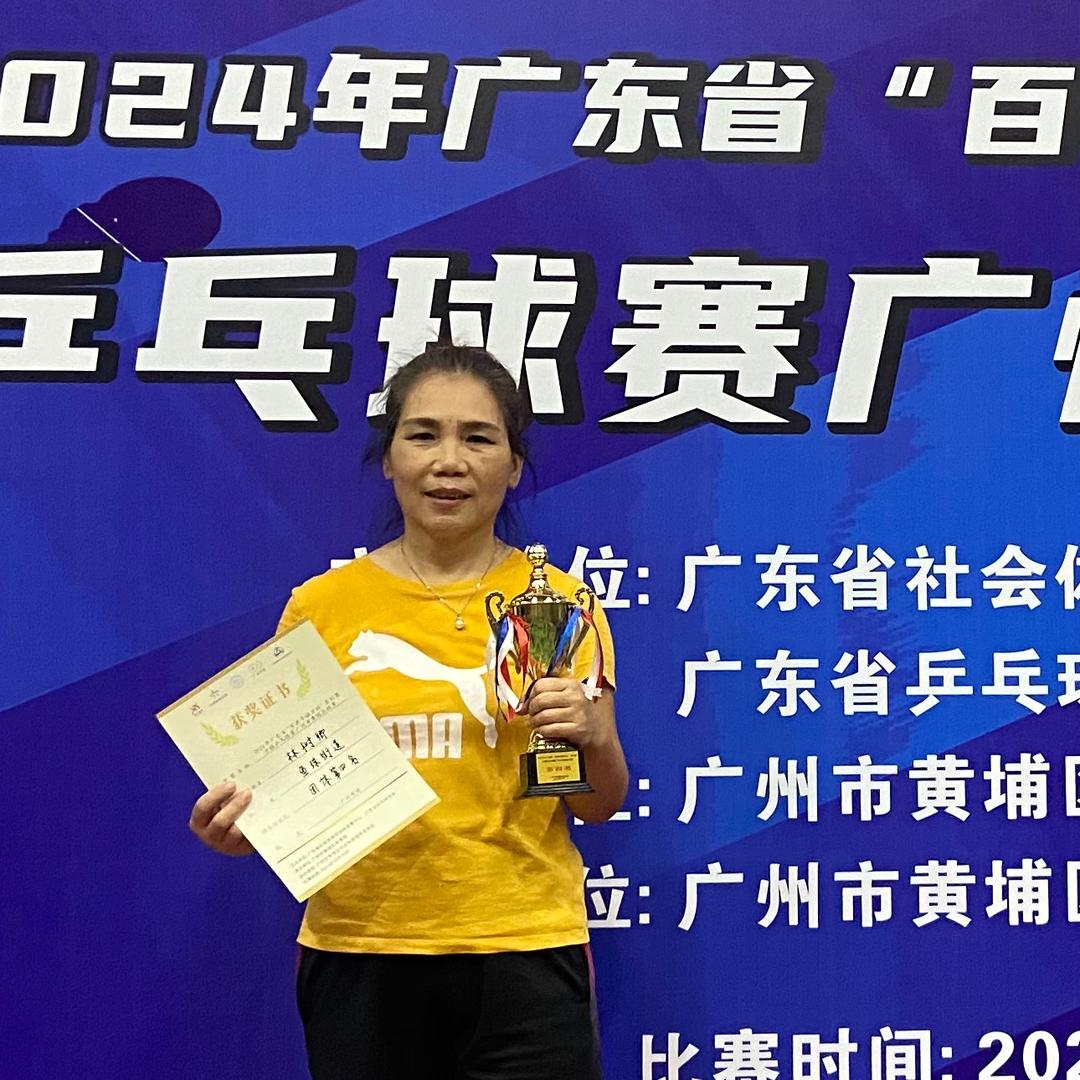 不服老的退休美女生活