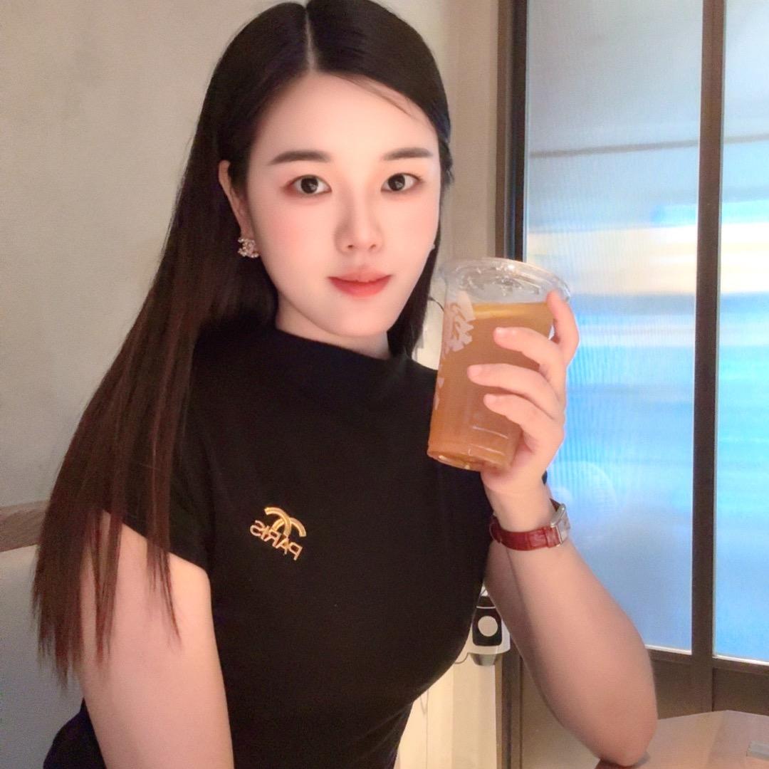 星亦辰汽贸  李丹丹