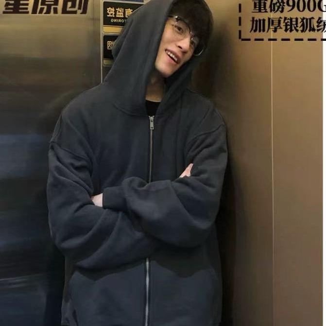 手拿一把西瓜刀