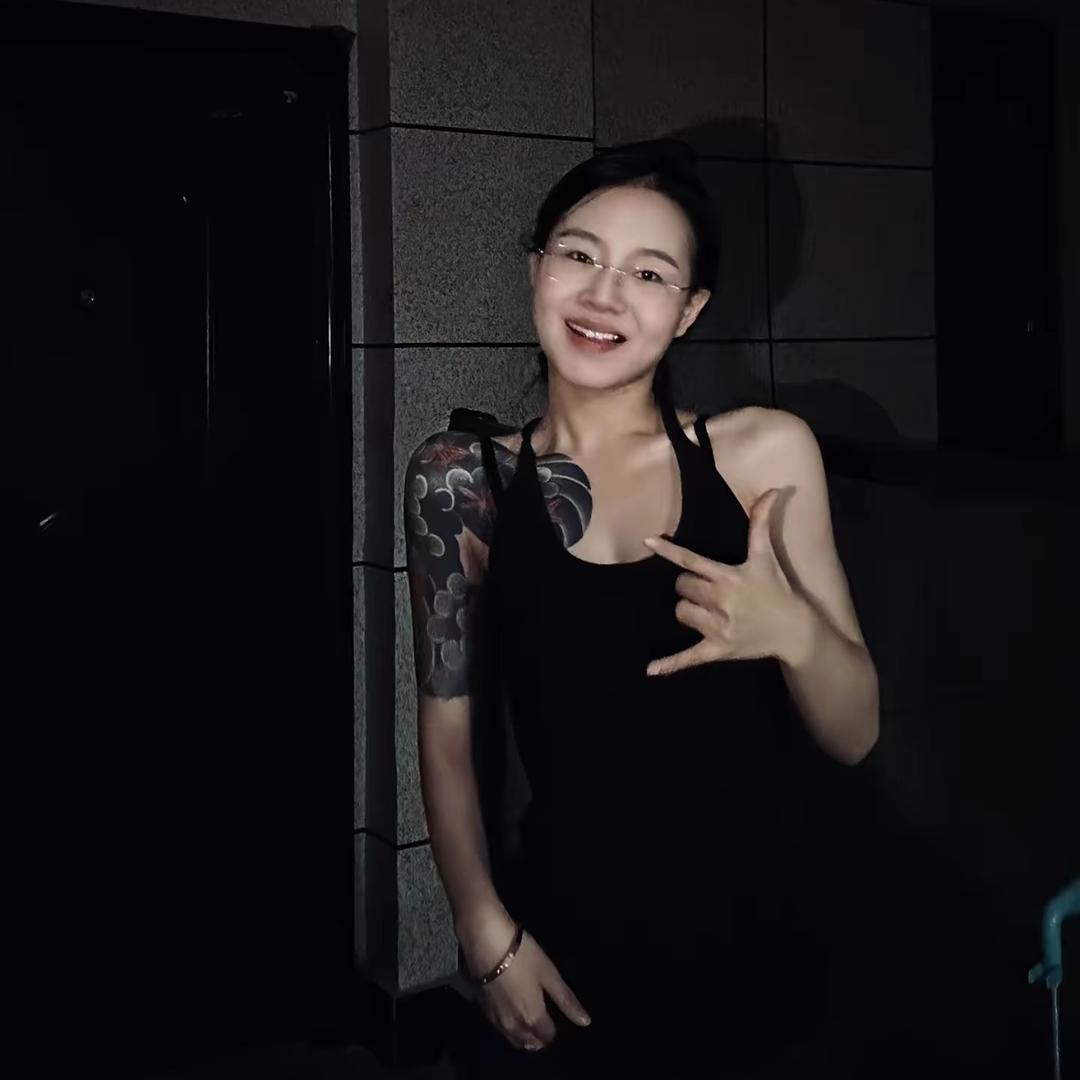 爱搓指甲的佳（孝义美甲）
