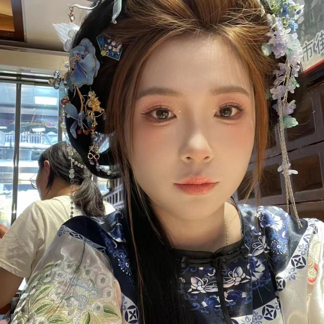趴在桌子上数小羊