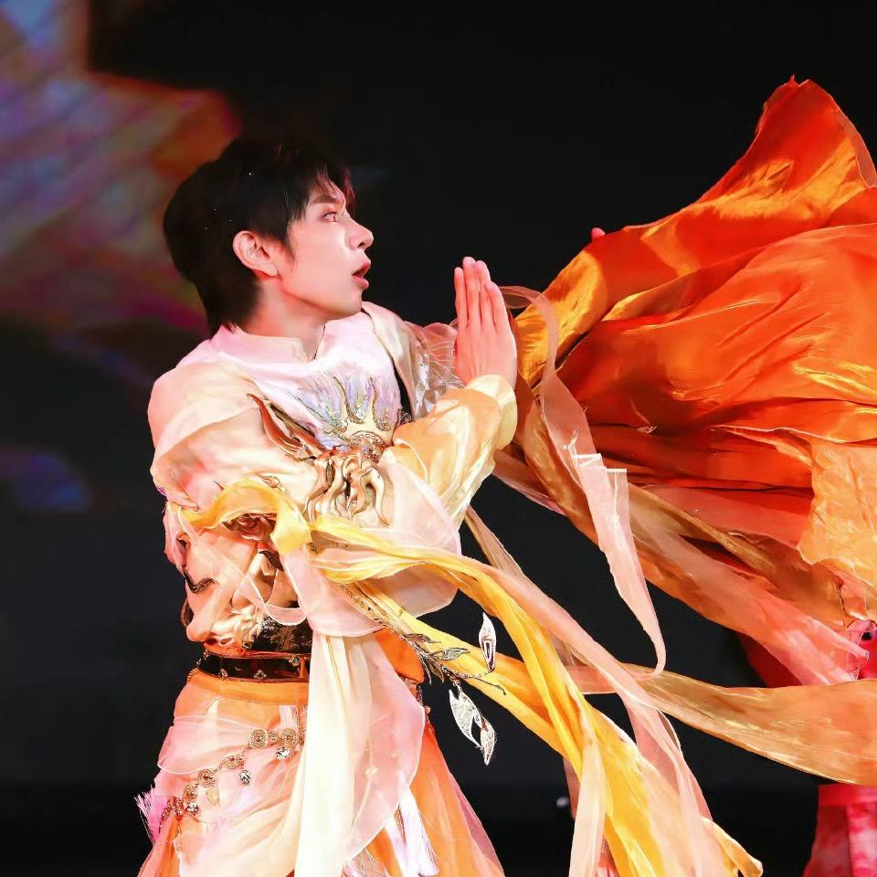 亲亲小豹💜🐿️头像