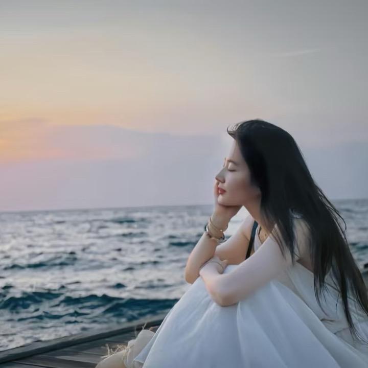陈欣.