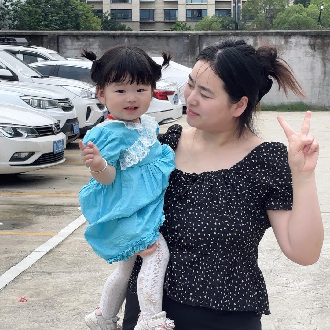 南浔芯依女装-刘夭夭