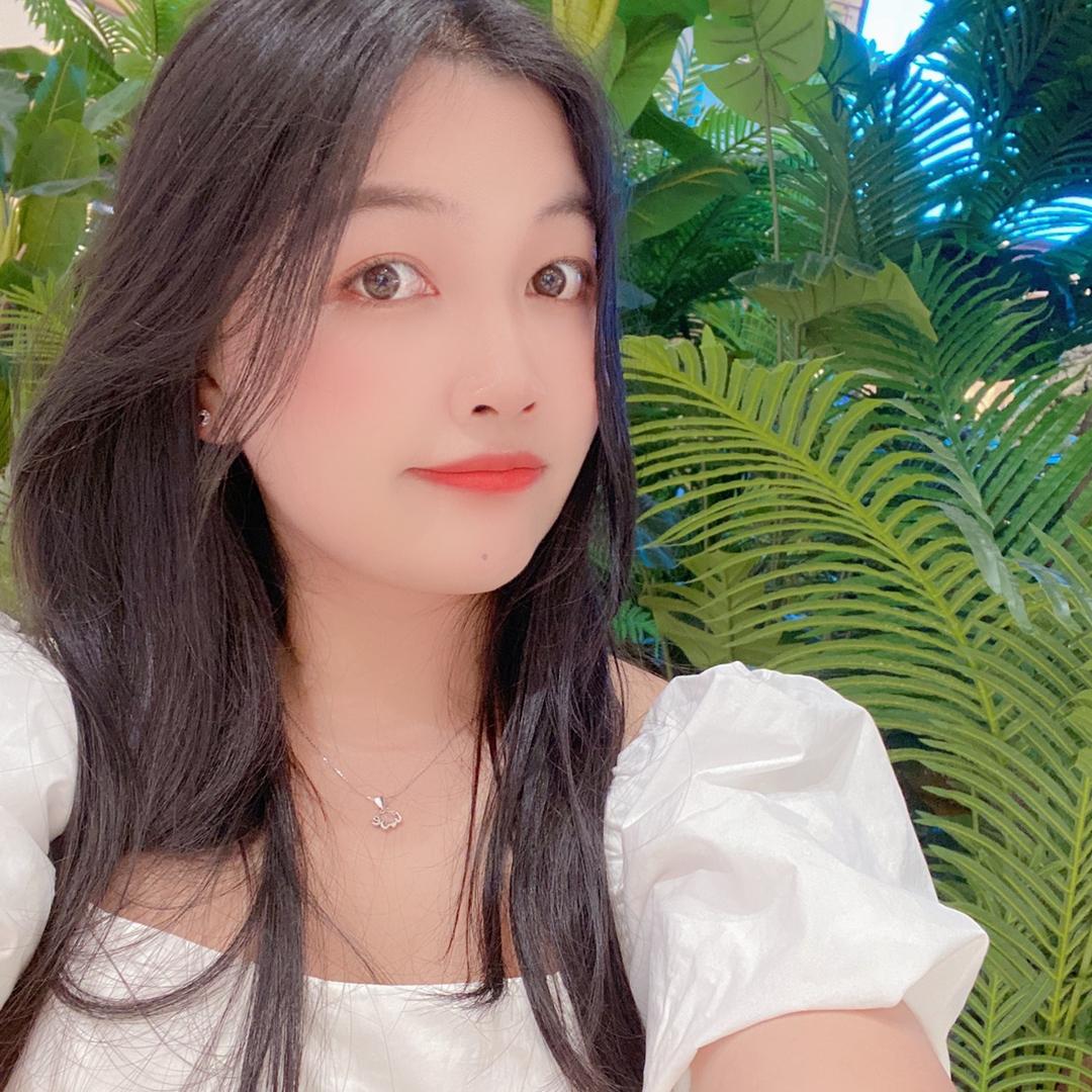 小红红🐰ྀི ⁸⁸⁸