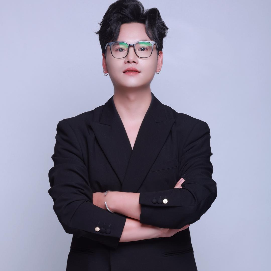 化妆造型解析蒜头大叔