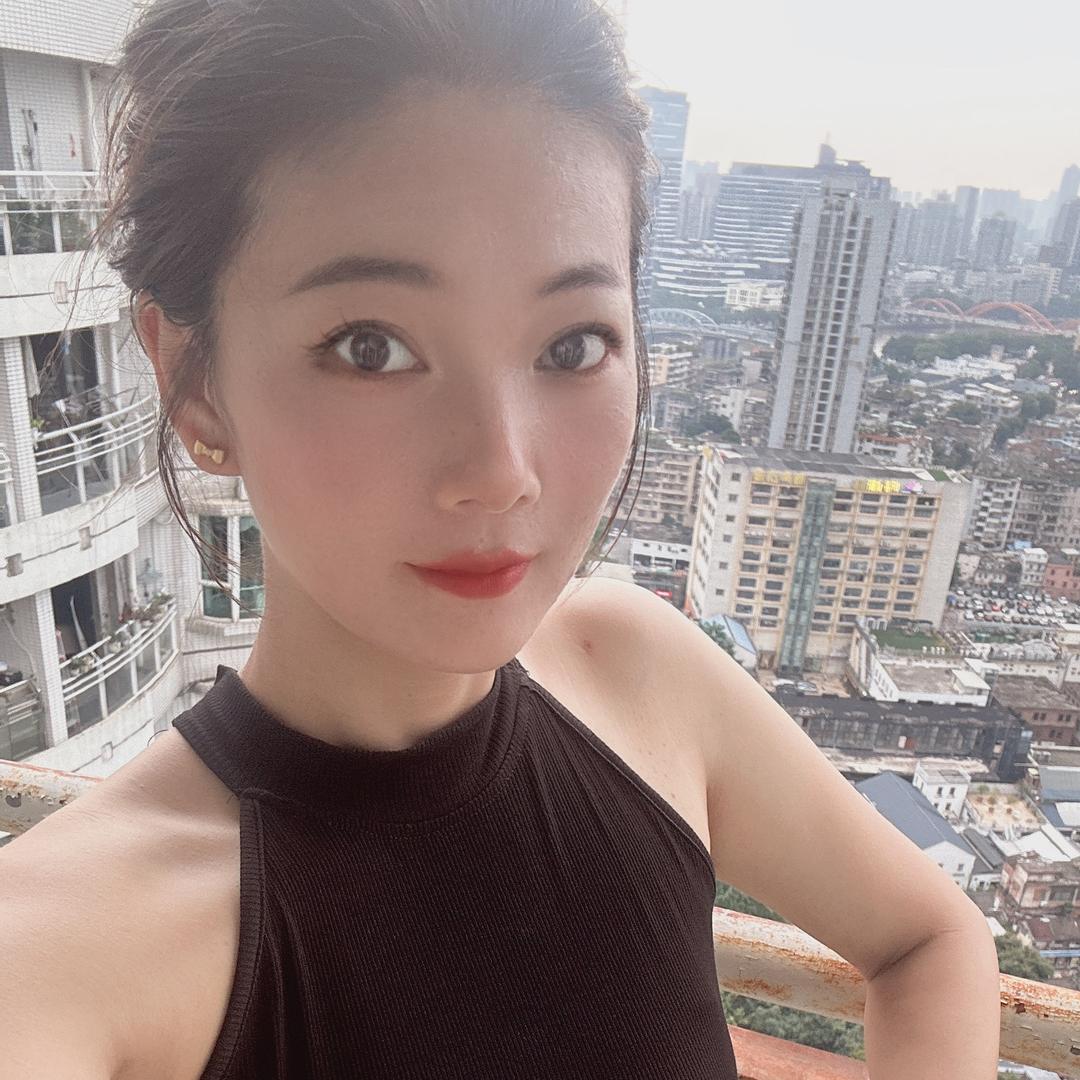 莉莉吖