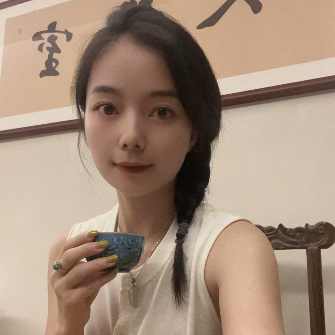 爱盘串的小古月